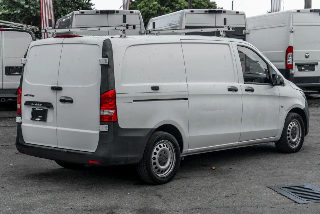 
								2018 Mercedes-Benz Metris WORKER Cargo Van 3D full									