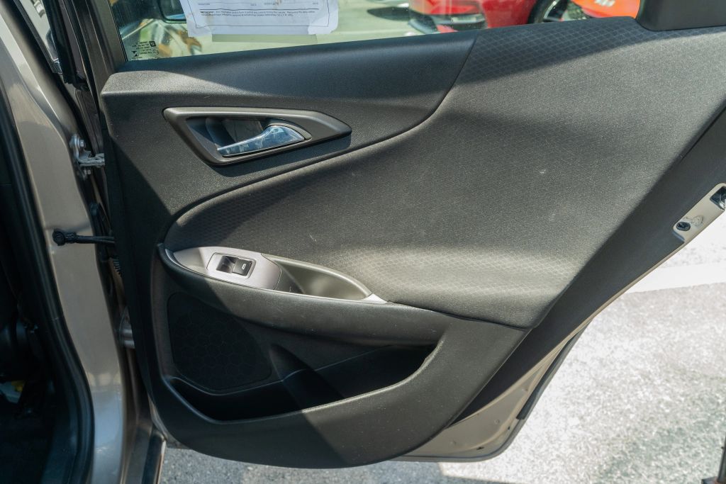 
								2022 Chevrolet Malibu LS Sedan 4D full									