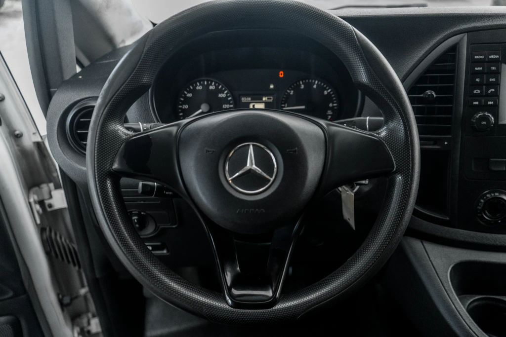 
								2018 Mercedes-Benz Metris WORKER Cargo Van 3D full									