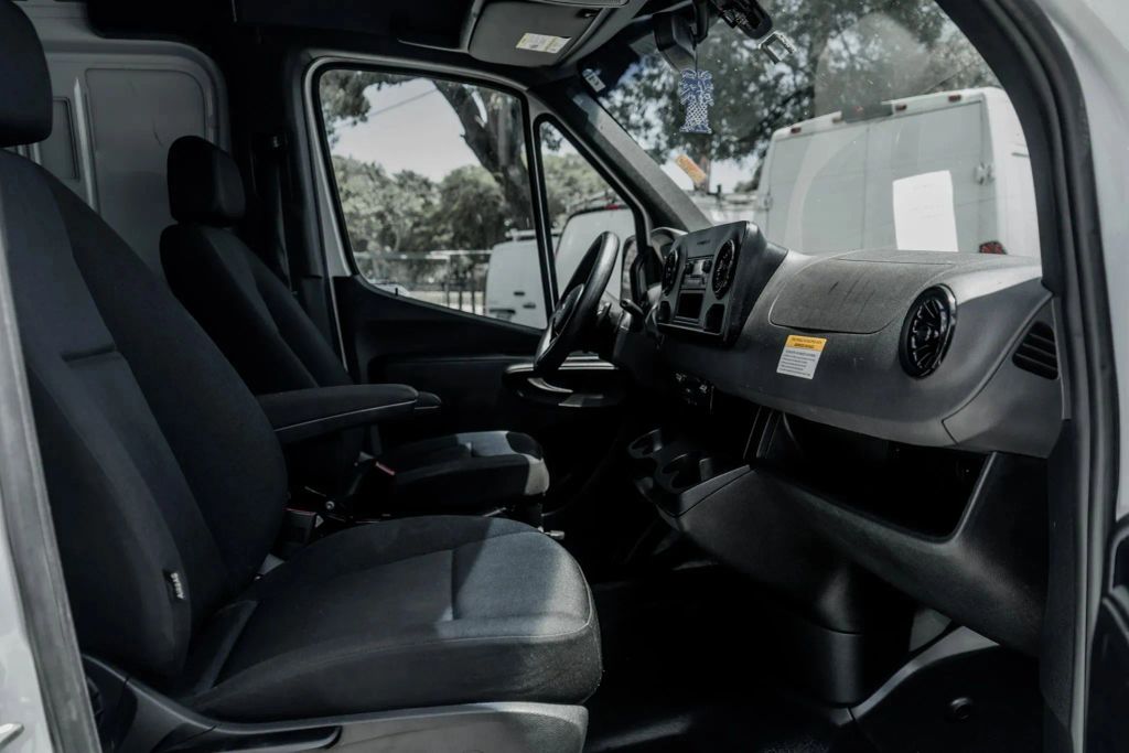 
								2023 Mercedes-Benz Sprinter 2500 Cargo High Roof w/170  WB Van 3D full									