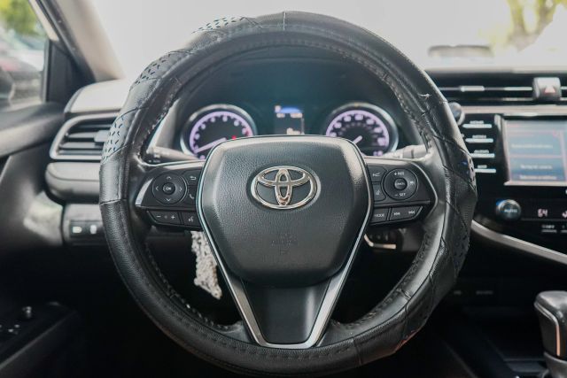 
								2020 Toyota Camry SE Sedan 4D full									