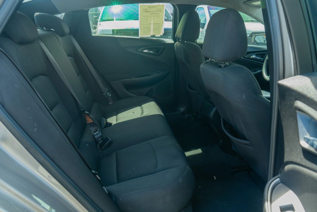 
								2022 Chevrolet Malibu LS Sedan 4D full									