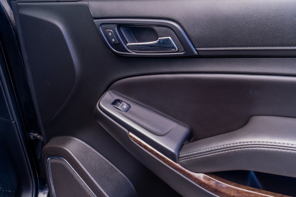 
								2017 Chevrolet Suburban LT Sport Utility 4D full									