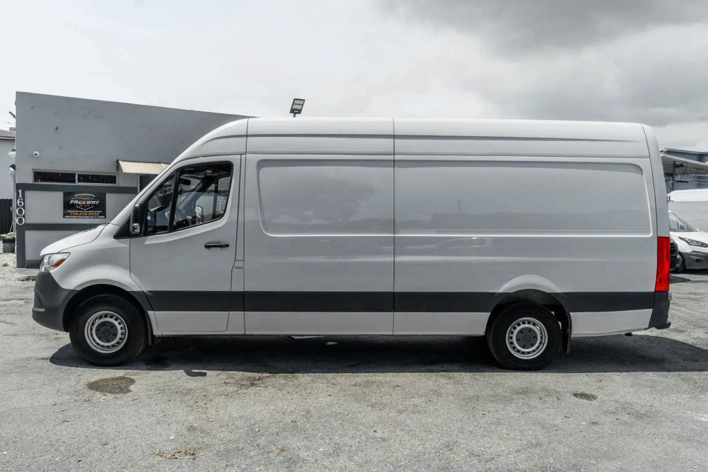 
								2023 Mercedes-Benz Sprinter 2500 Cargo High Roof w/170  WB Van 3D full									