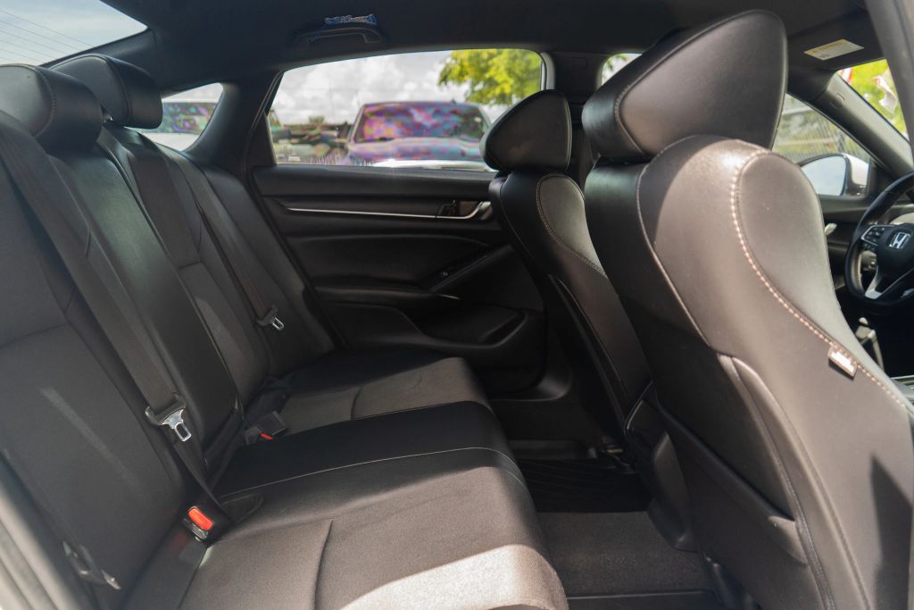 
								2020 Honda Accord Sport Sedan 4D full									