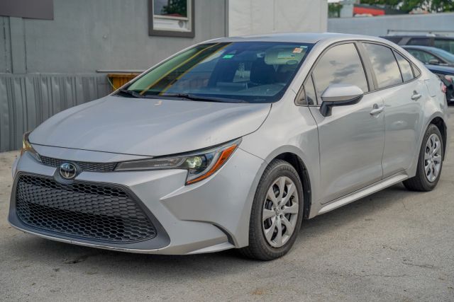 
								2021 Toyota Corolla LE Sedan 4D full									