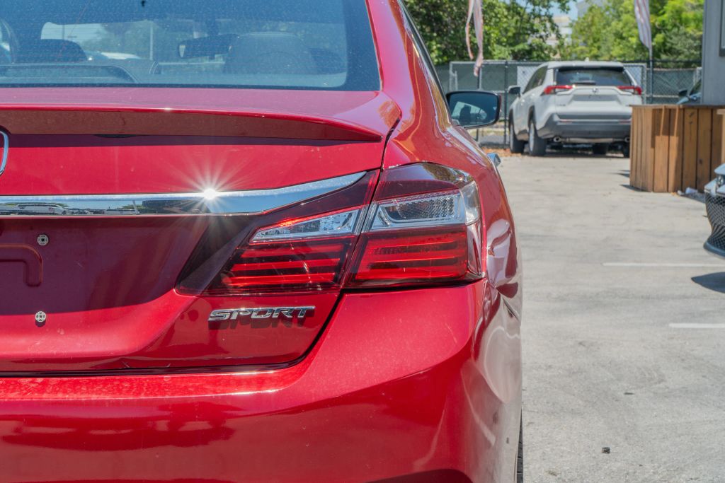 
								2017 Honda Accord Sport Sedan 4D full									