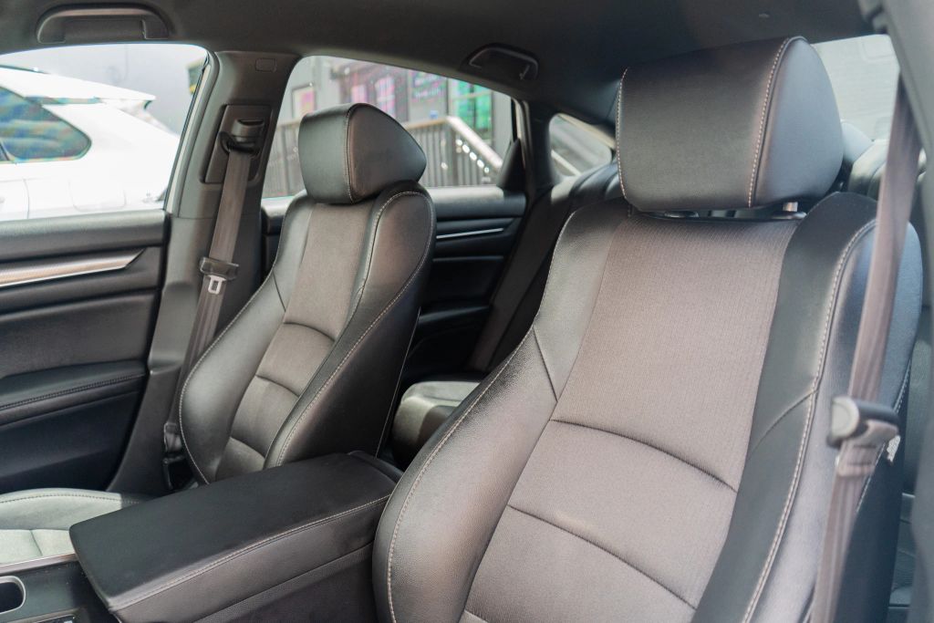 
								2020 Honda Accord Sport Sedan 4D full									