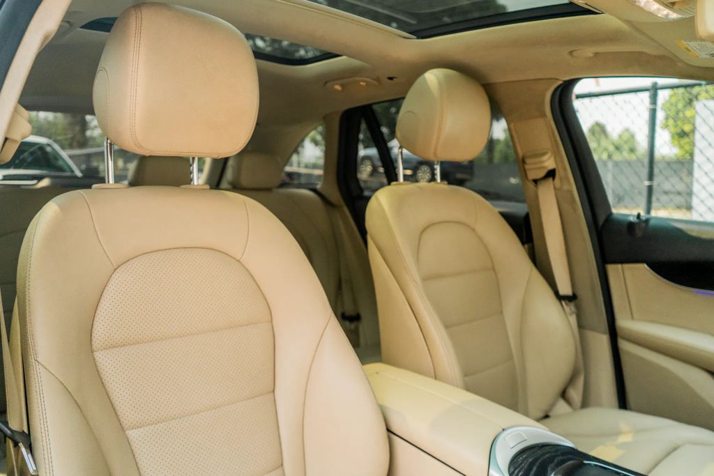 
								2020 Mercedes-Benz GLC GLC 300 Sport Utility 4D full									