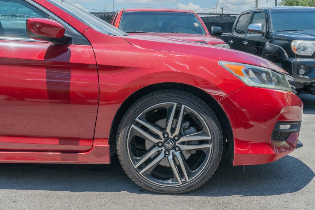 
								2017 Honda Accord Sport Sedan 4D full									