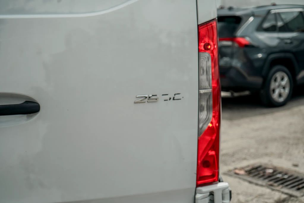 
								2023 Mercedes-Benz Sprinter 2500 Cargo High Roof w/170  WB Van 3D full									