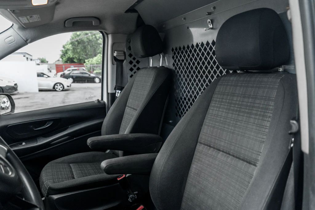 
								2018 Mercedes-Benz Metris WORKER Cargo Van 3D full									