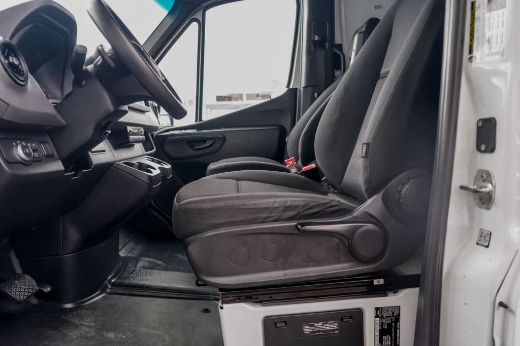 
								2023 Mercedes-Benz Sprinter 2500 Cargo High Roof w/170  WB Van 3D full									