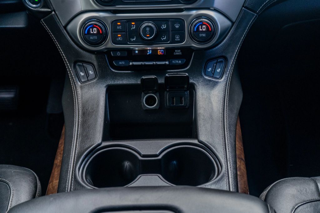 
								2017 Chevrolet Suburban LT Sport Utility 4D full									