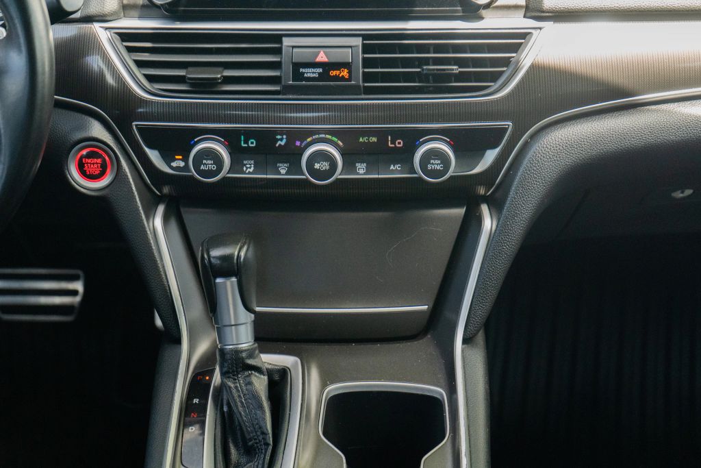 
								2020 Honda Accord Sport Sedan 4D full									