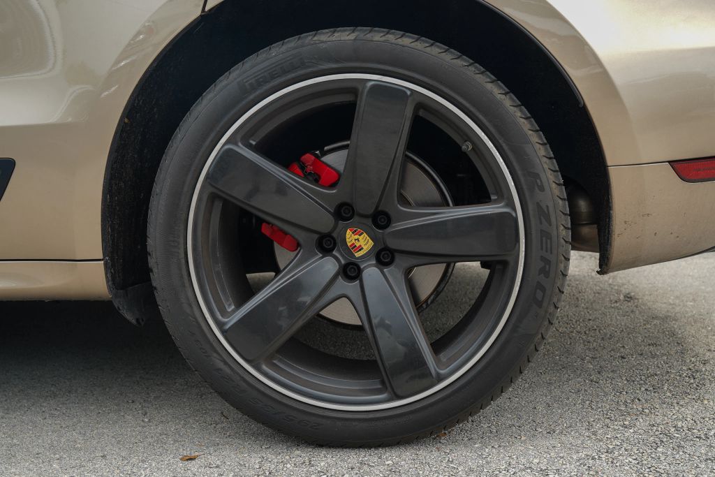 
								2018 Porsche Macan GTS Sport Utility 4D full									