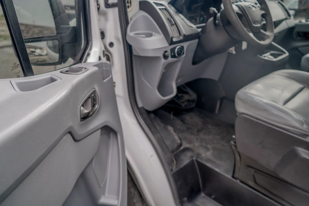 
								2017 Ford Transit 250 Van Low Roof w/60/40 Side Door w/RWB Van 3D full									