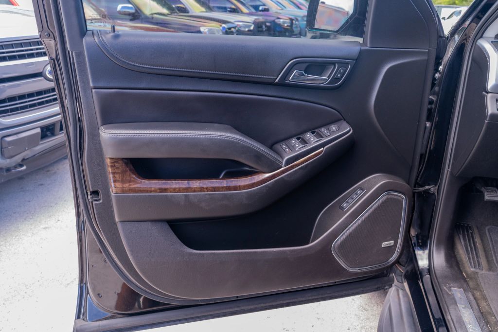 
								2017 Chevrolet Suburban LT Sport Utility 4D full									