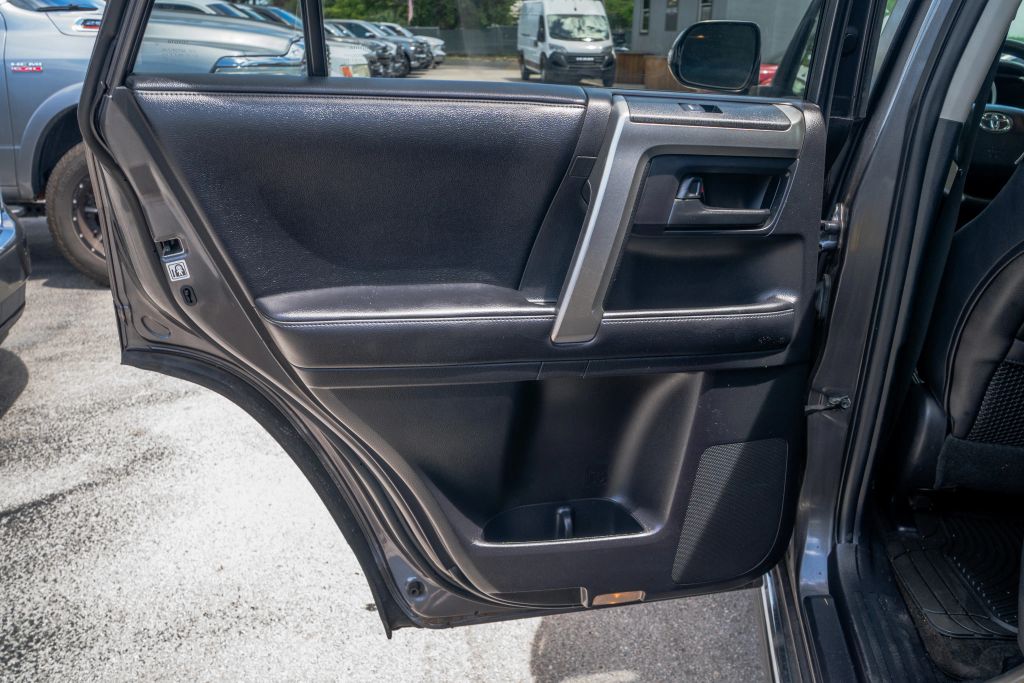 
								2012 Toyota 4Runner Limited Sport Utility 4D full									