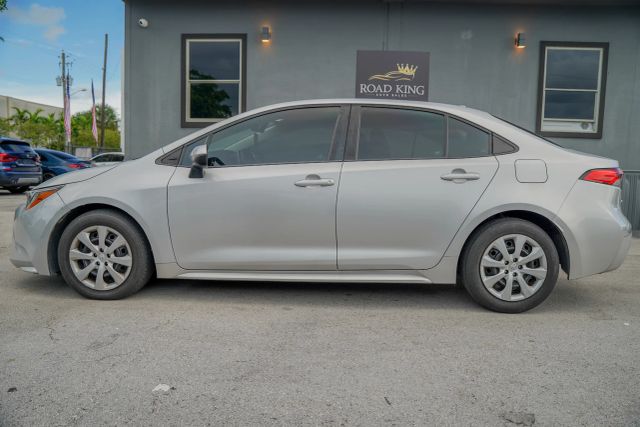 
								2021 Toyota Corolla LE Sedan 4D full									