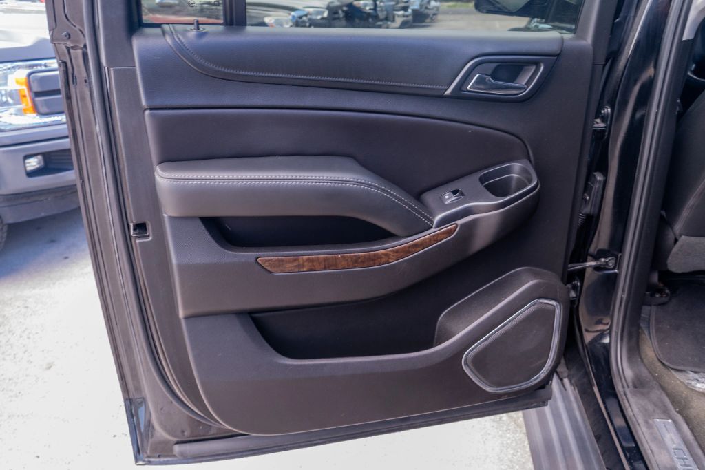 
								2017 Chevrolet Suburban LT Sport Utility 4D full									