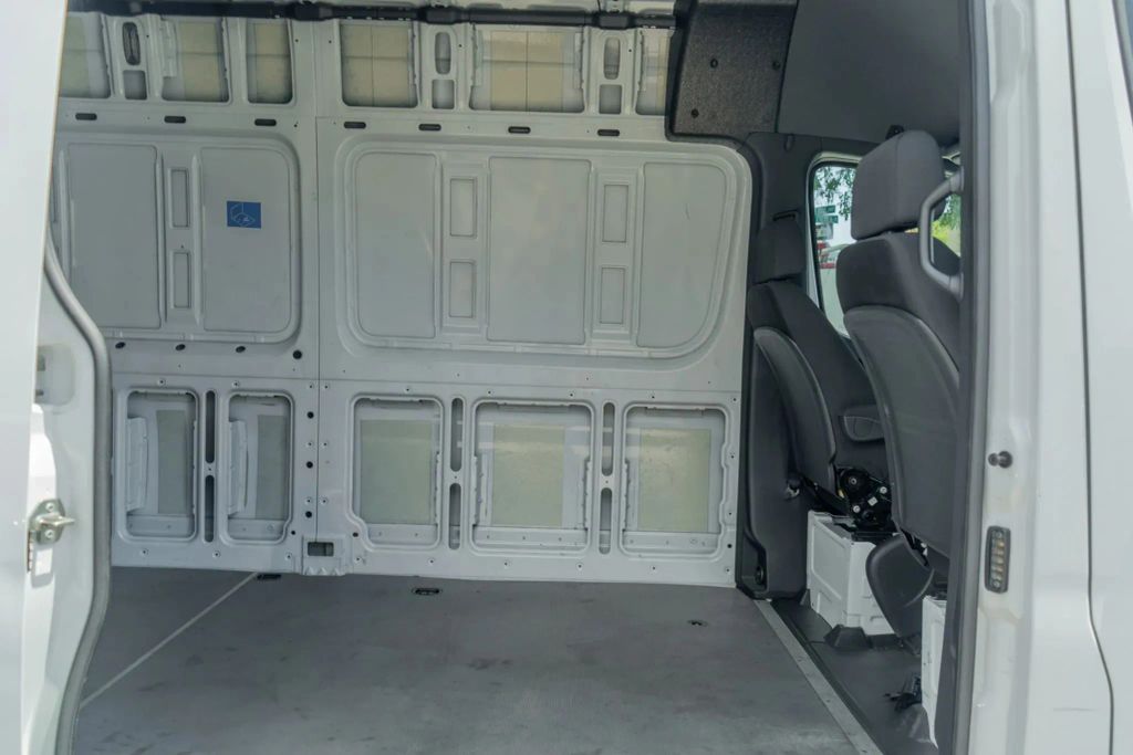 
								2023 Mercedes-Benz Sprinter 2500 Cargo High Roof w/170  WB Van 3D full									