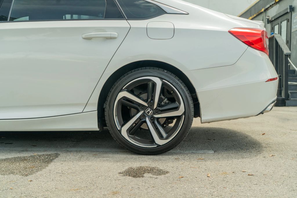 
								2020 Honda Accord Sport Sedan 4D full									