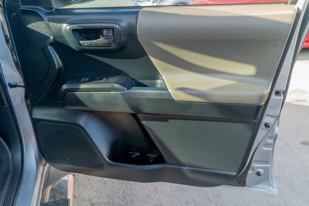 
								2017 Toyota Tacoma Access Cab SR Pickup 4D 6 ft full									