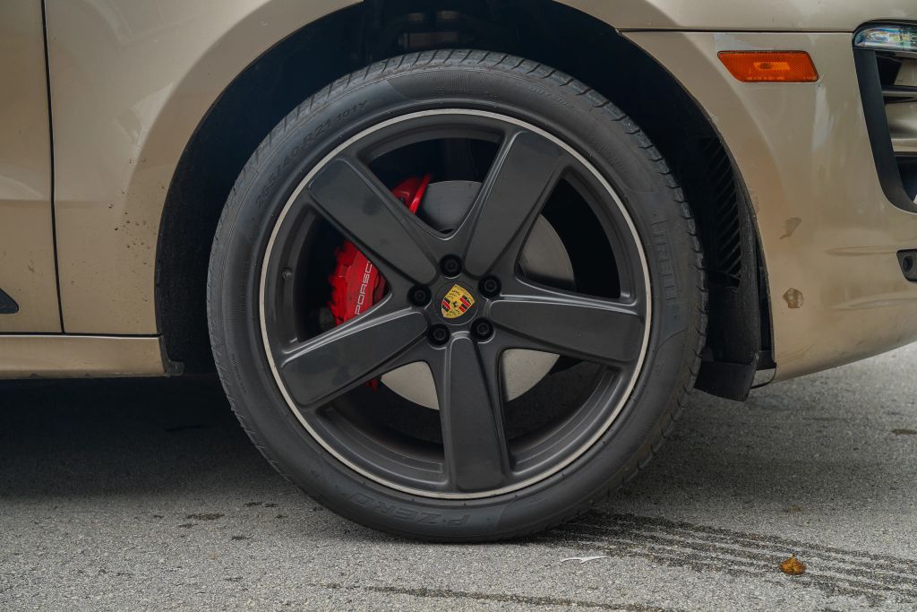 
								2018 Porsche Macan GTS Sport Utility 4D full									