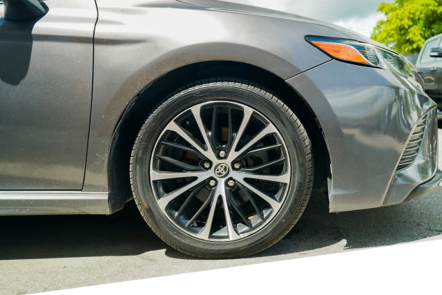 
								2020 Toyota Camry SE Sedan 4D full									