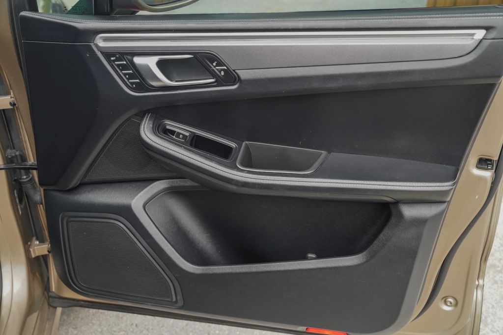 
								2018 Porsche Macan GTS Sport Utility 4D full									