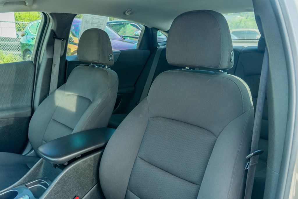 
								2022 Chevrolet Malibu LS Sedan 4D full									