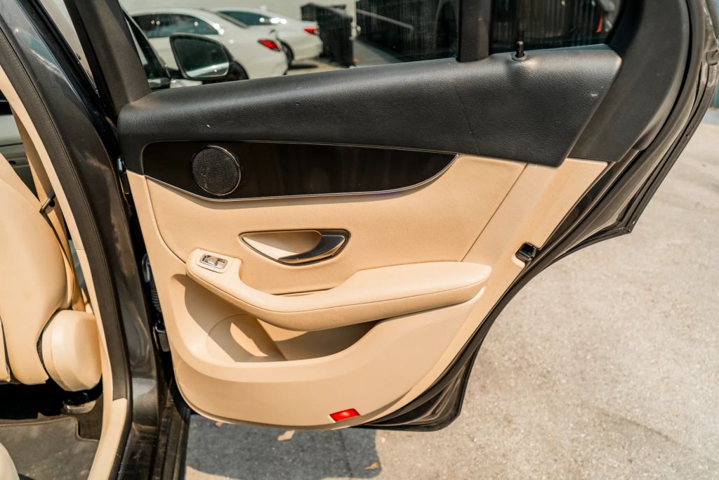 
								2020 Mercedes-Benz GLC GLC 300 Sport Utility 4D full									