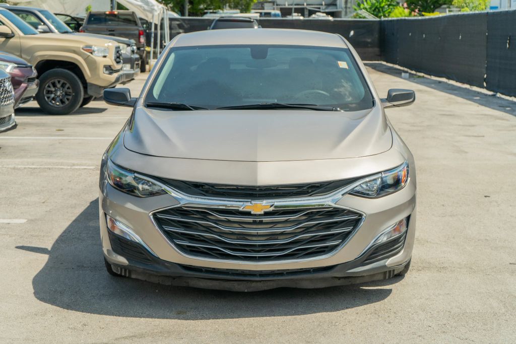 
								2022 Chevrolet Malibu LS Sedan 4D full									