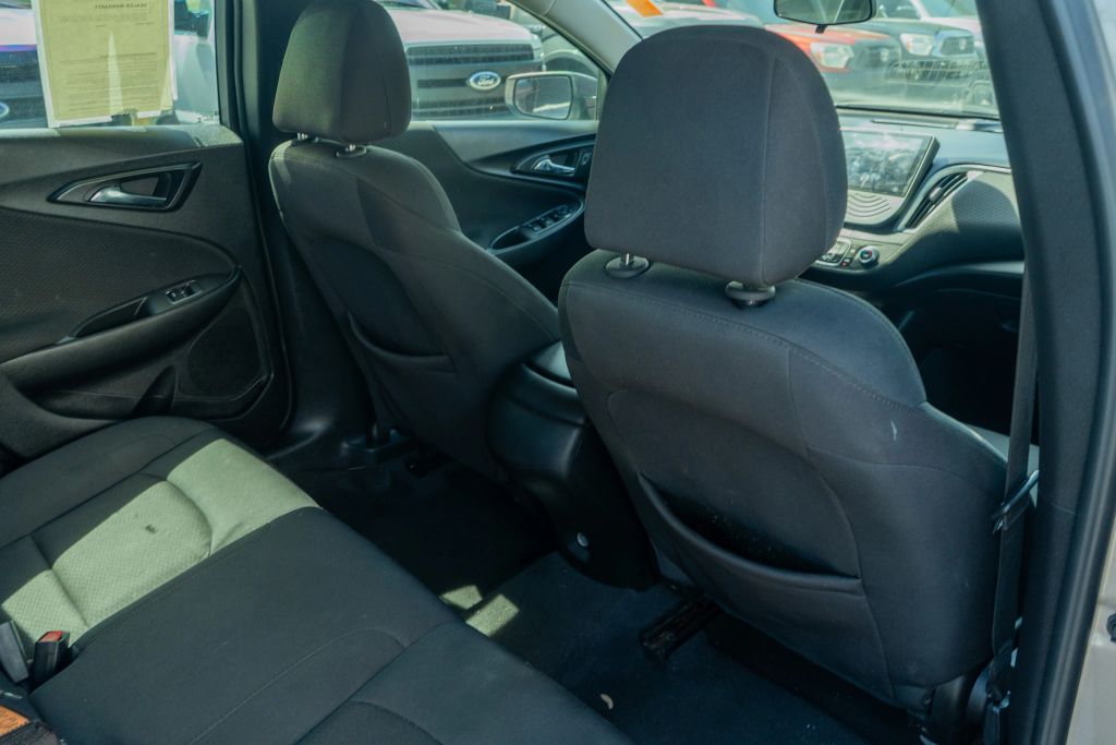 
								2022 Chevrolet Malibu LS Sedan 4D full									