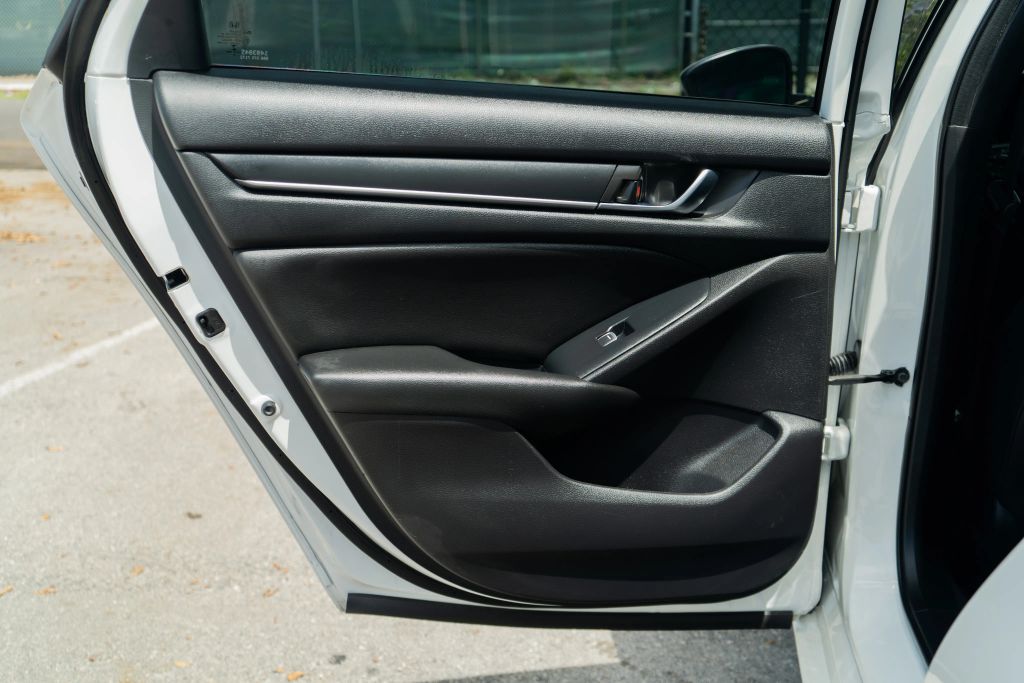 
								2020 Honda Accord Sport Sedan 4D full									