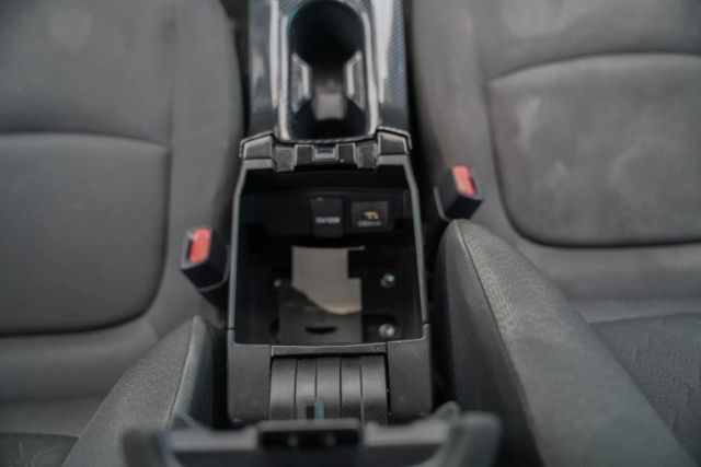 
								2021 Toyota Corolla LE Sedan 4D full									