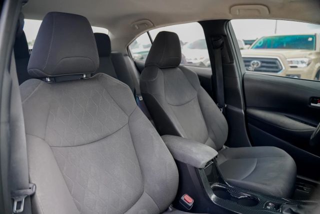 
								2021 Toyota Corolla LE Sedan 4D full									