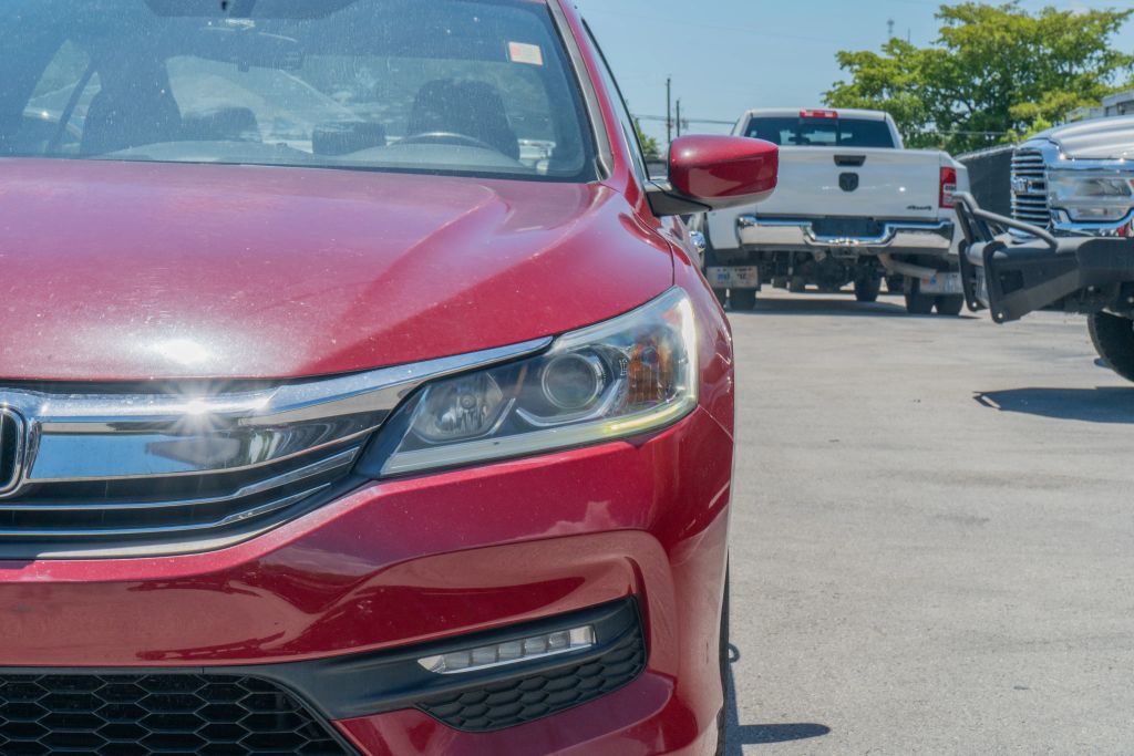 
								2017 Honda Accord Sport Sedan 4D full									