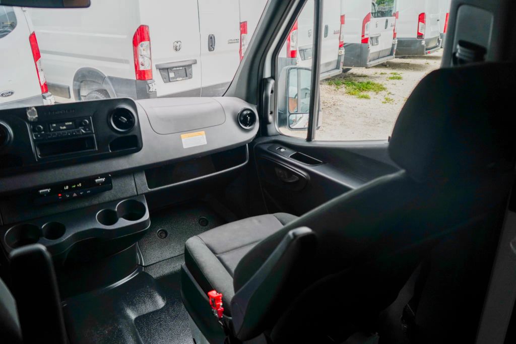 
								2023 Mercedes-Benz Sprinter 2500 Cargo High Roof w/170  WB Van 3D full									