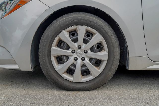 
								2021 Toyota Corolla LE Sedan 4D full									