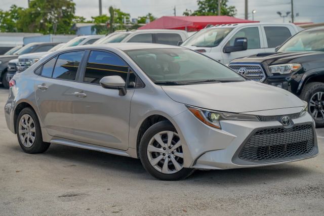 
								2021 Toyota Corolla LE Sedan 4D full									