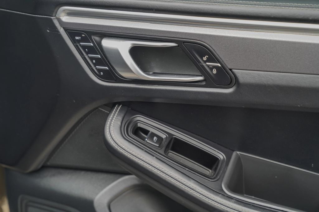 
								2018 Porsche Macan GTS Sport Utility 4D full									