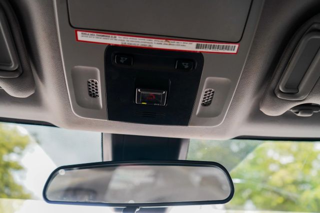 
								2020 Toyota Camry SE Sedan 4D full									