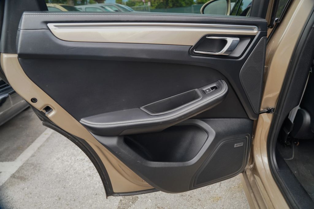 
								2018 Porsche Macan GTS Sport Utility 4D full									