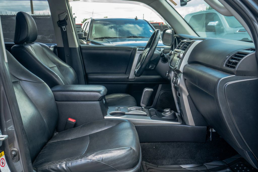 
								2012 Toyota 4Runner Limited Sport Utility 4D full									