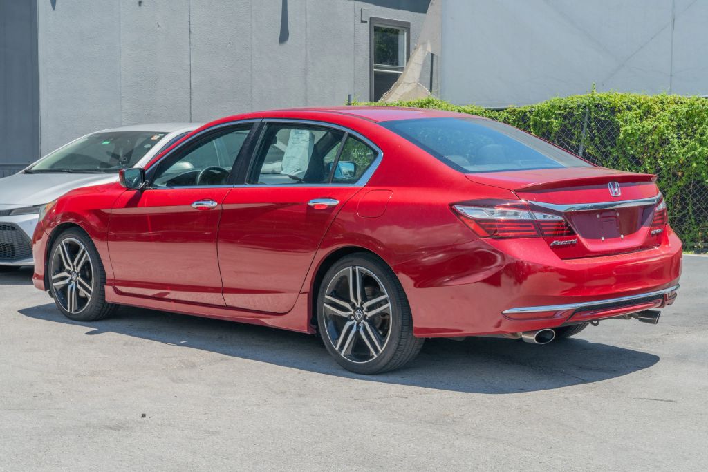 
								2017 Honda Accord Sport Sedan 4D full									