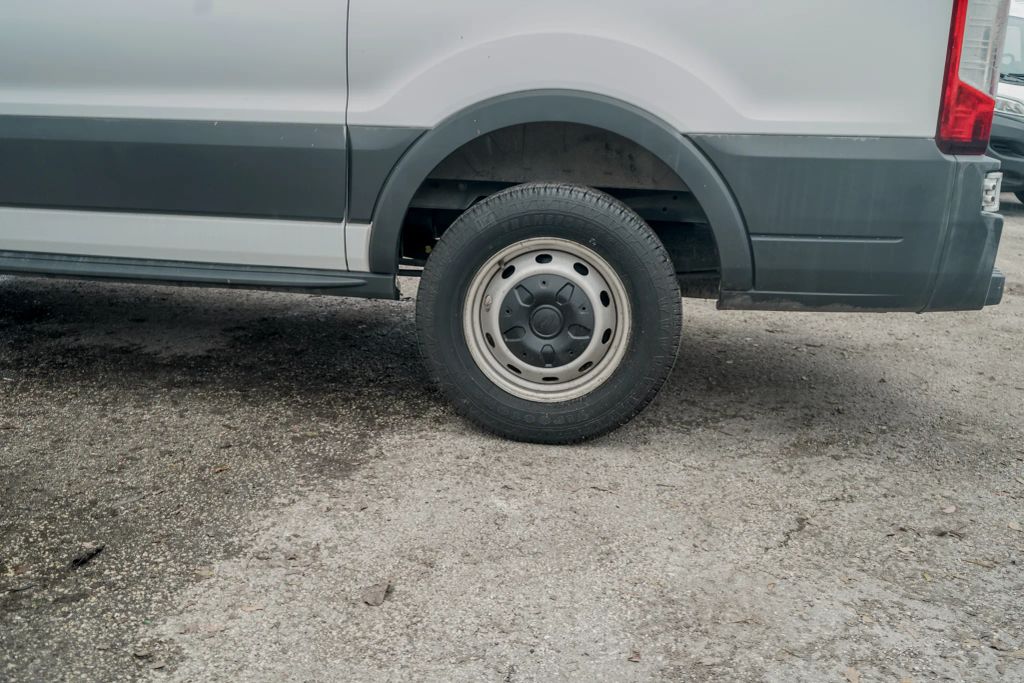 
								2017 Ford Transit 250 Van Low Roof w/60/40 Side Door w/RWB Van 3D full									