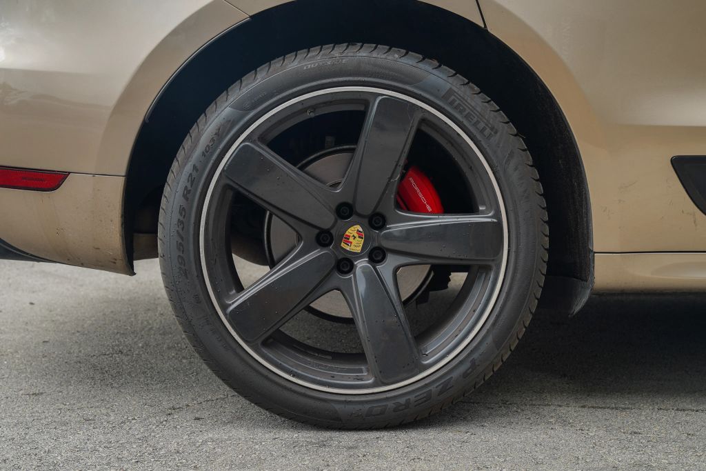 
								2018 Porsche Macan GTS Sport Utility 4D full									