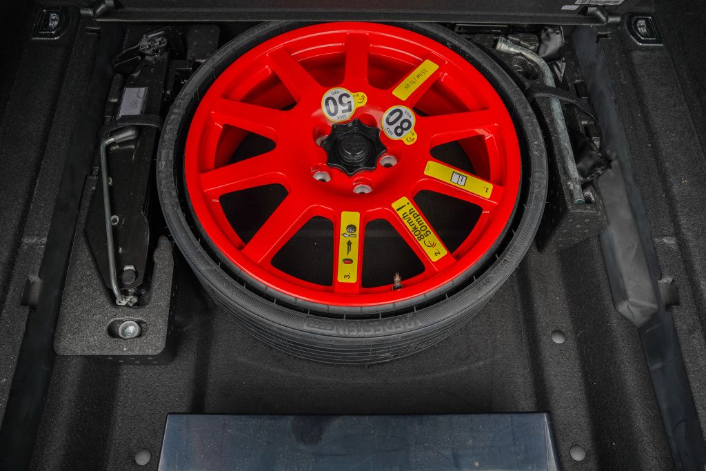 
								2018 Porsche Macan GTS Sport Utility 4D full									